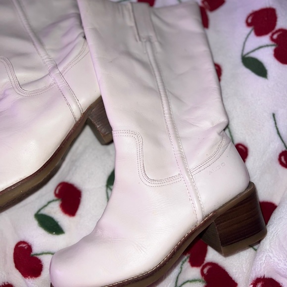 🤍Creme colored Aldo Boots, Good Condition. Genuine Real Leather🤍 - Picture 3 of 12